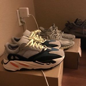 Yeezy 700 wave runner size 8.5